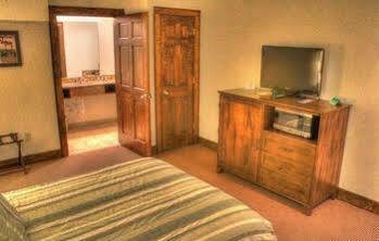 The At Shady Lawn 2* Newland
