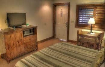 Hotel The At Shady Lawn Newland
